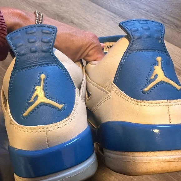 Air Jordan Retro Military Blue Size 5Y Size Women (2/29